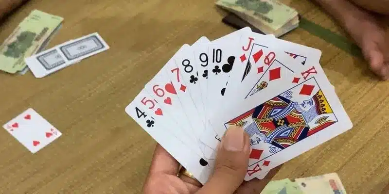 Sâm lốc V9WIN - Cách chơi để nâng cao khả năng chiến thắng 4 Hãy quan sát và ghi nhớ bài của đối thủ